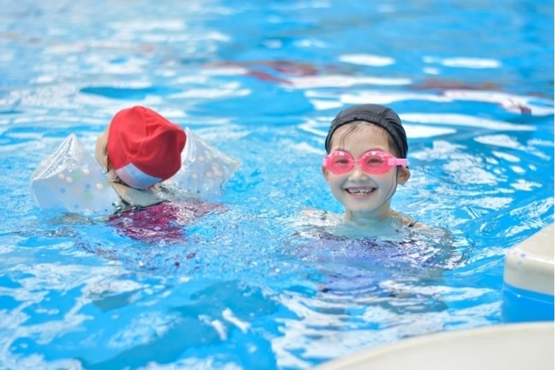 北区で通える子供のスイミングスクール6選 幼児から始める教室も沢山 子供の習い事の体験申込はコドモブースター 北区で通える子供のスイミングスクール6選 幼児から始める教室も沢山 子供の習い事の体験申込はコドモブースター