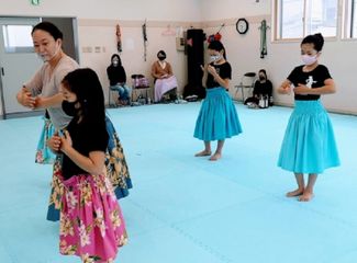 成立ゼブラ フラダンスクラブ 成立学園空手道場