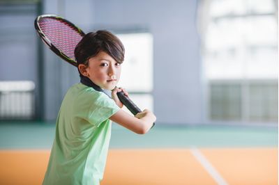 メガロスキッズで幼児からテニスレッスン！インドアで雨でも平気