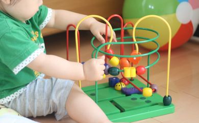 生後8ヶ月の赤ちゃんと楽しむ遊びやおすすめ知育玩具 子供の習い事の体験申込はコドモブースター
