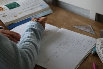 小学生の通塾にかかる費用とは?進学塾の月謝や平均相場を比較!