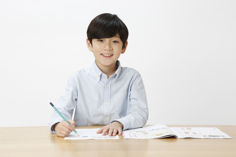 Z会小学生向けコース4年生 で高学年の基礎固め 内容と月謝をチェック 子供の習い事の体験申込はコドモブースター Z会小学生向けコース4年生 で高学年の基礎固め 内容と月謝をチェック 子供の習い事の体験申込はコドモブースター