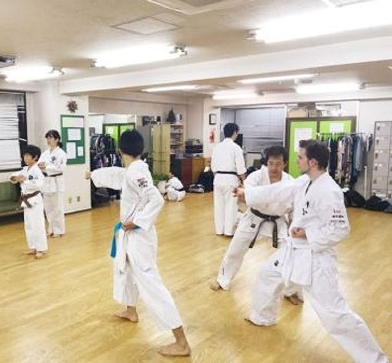 琉球少林流空手道月心会 武蔵小金井支部の様子