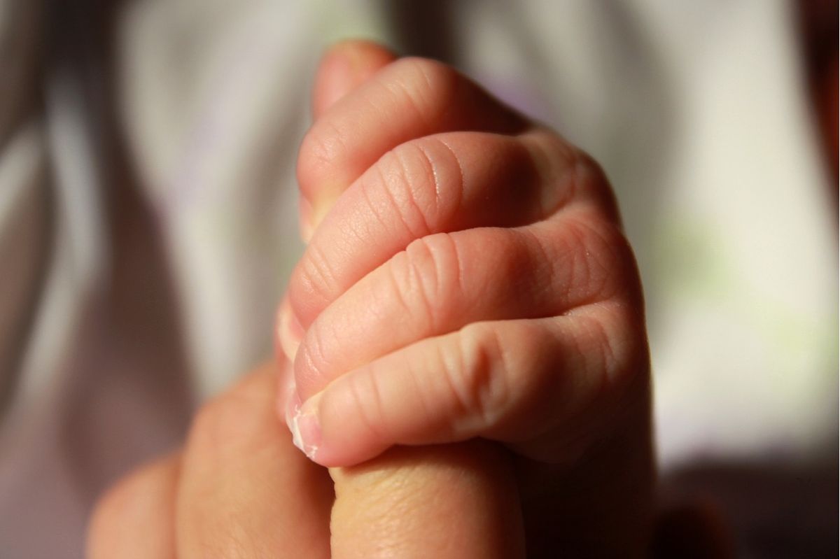 赤ちゃんのベビーサインいつから始める やり方や教え方は 子供の習い事の体験申込はコドモブースター 赤ちゃんのベビーサインいつから始める やり方や教え方は 子供の習い事の体験申込はコドモブースター