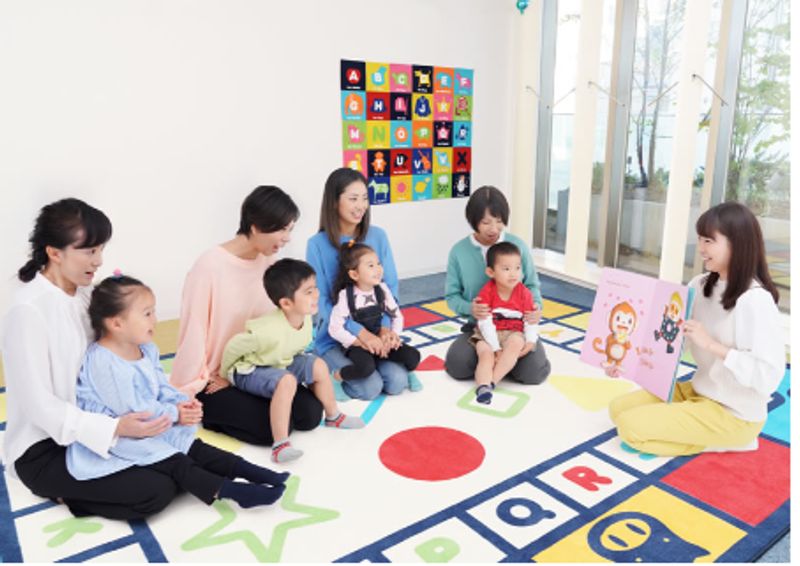 3歳コース 絵本になったストーリブックで学習する様子