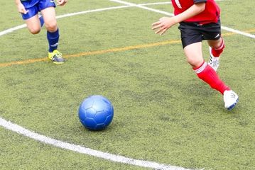 サッカーは何歳から始められる 幼児からサッカーを始めるメリットとは 子供の習い事の体験申込はコドモブースター