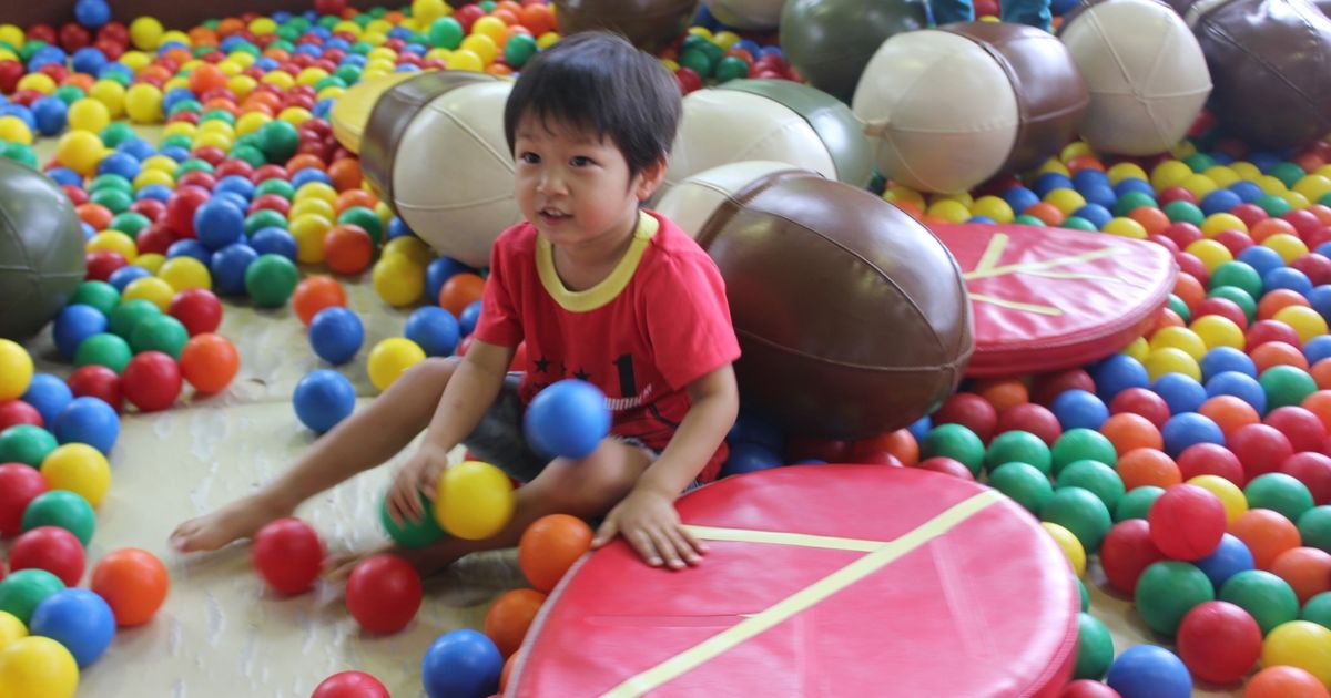 幼児ができるボール遊びやメリットを紹介 室内でも大丈夫 子供の習い事の体験申込はコドモブースター 幼児ができるボール遊びやメリットを紹介 室内でも大丈夫 子供の習い事の体験申込はコドモブースター