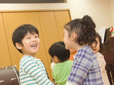 カワイ音楽教室 リトミックコース 姫路ピアノセンターの３歳のためのピコルわーるど（見学会）