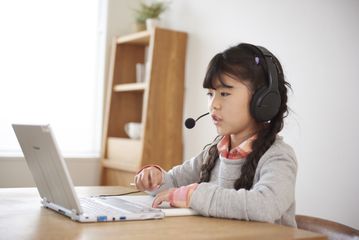 LEARNieはグループレッスンのオンライン英会話!料金や内容は?