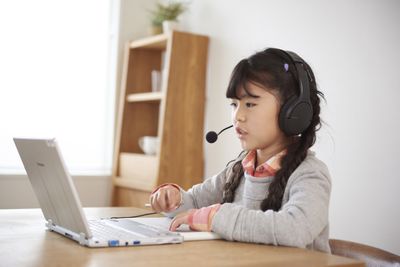 LEARNieはグループレッスンのオンライン英会話!料金や内容は?