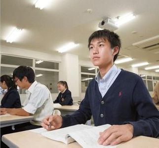 東日本学院 丸子校のライブ授業　英語・数学（高校生）