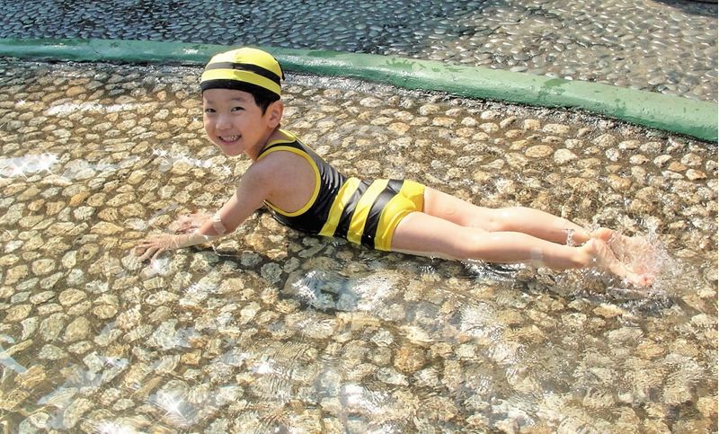 泳ぎの基本 バタ足 が上手くなる練習法が知りたい 子供の習い事の体験申込はコドモブースター