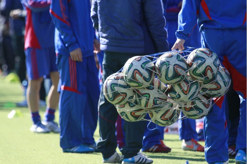 子供がサッカーを習うのに必要なものとは 必需品やあると便利なものまで 子供の習い事の体験申込はコドモブースター 子供がサッカーを習うのに必要なものとは 必需品やあると便利なものまで 子供の習い事の体験申込はコドモブースター