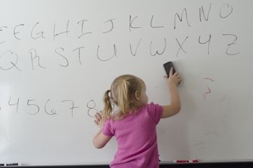 人気子ども向け英語教室の月謝や口コミ・特徴を比較!ラボ×東進×NOVA×レプトン