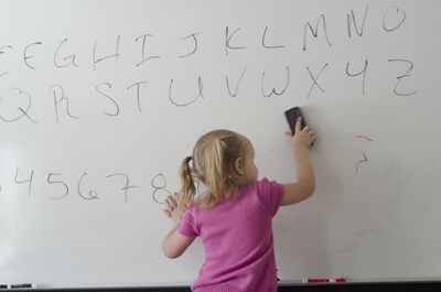 人気子ども向け英語教室の月謝や口コミ・特徴を比較！ラボ×東進×NOVA×レプトン