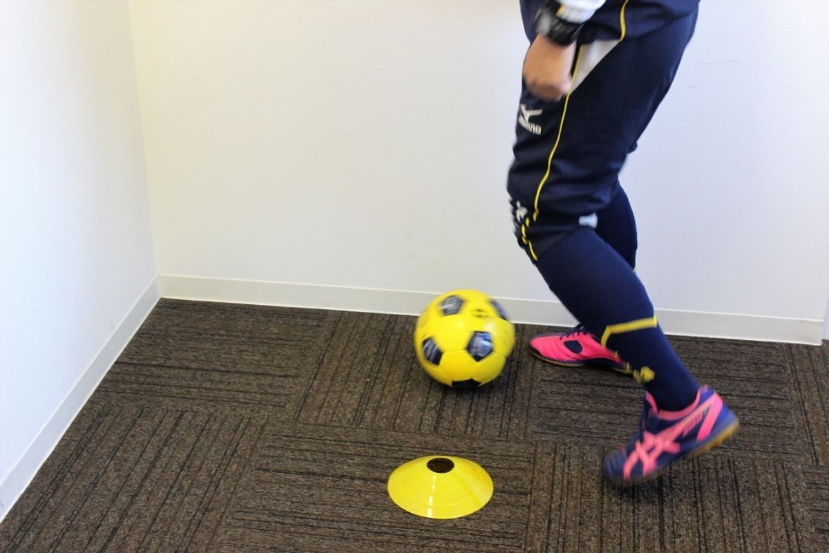 ドリブル上達のコツ コーチ直伝 サッカーの上達方法 第1回 子供の習い事の体験申込はコドモブースター