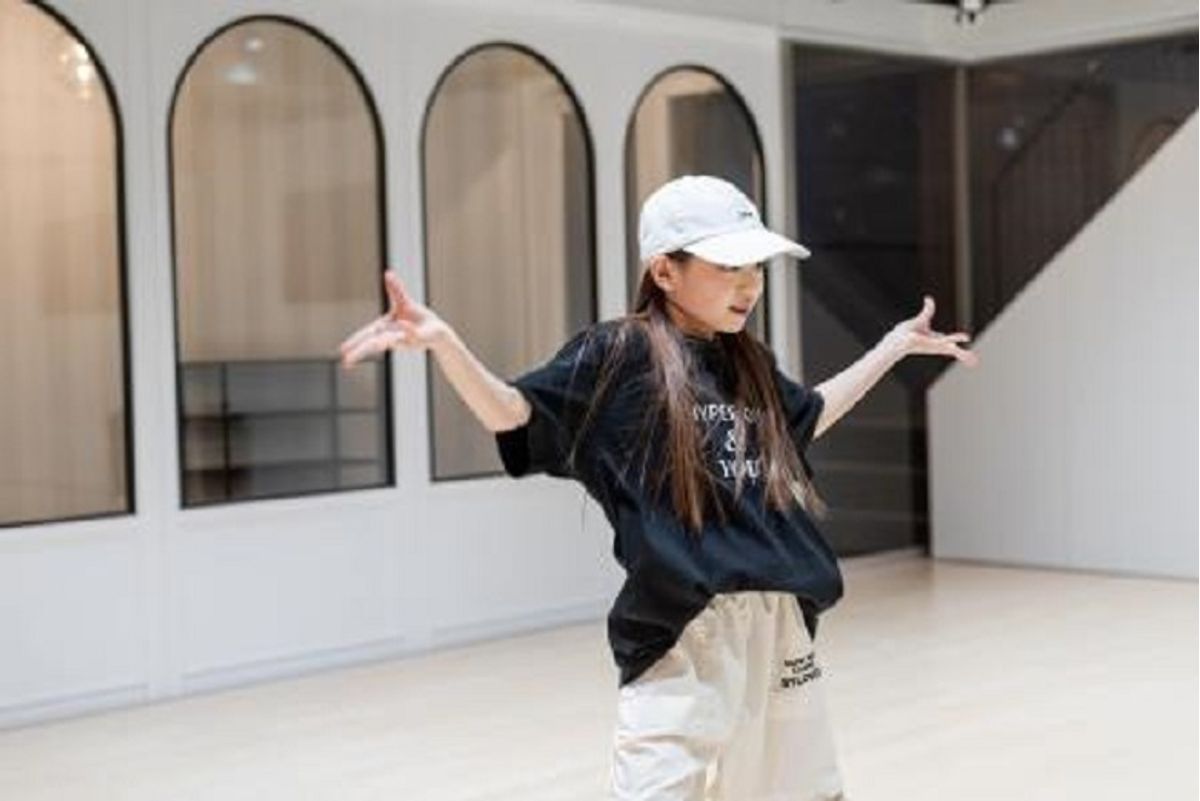 HYPERION DANCE STUDIO2