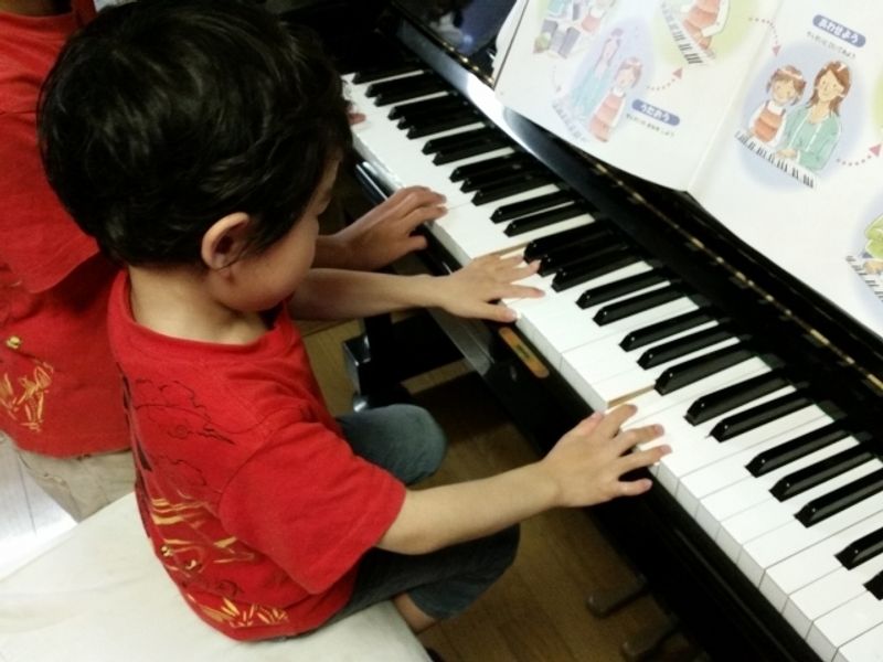 子どものピアノ 自宅で独学で身につけることは可能 子供の習い事の体験申込はコドモブースター