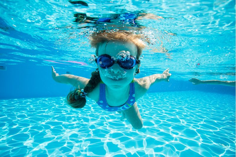 小学生向け 水泳が上達する泳ぎ方のコツ クロールなどのポイントも 子供の習い事の体験申込はコドモブースター
