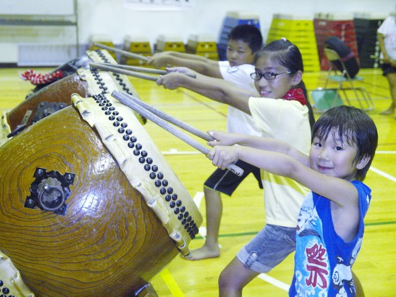宮地楽器の和太鼓レッスンとは？日本文化と礼儀作法を楽しく学ぼう