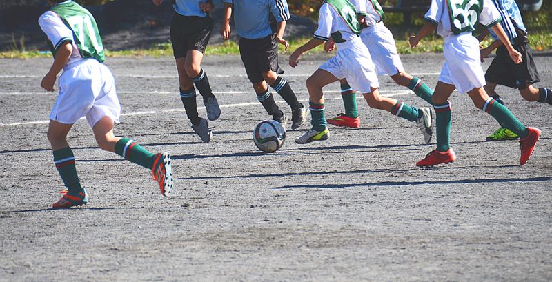小学生サッカー キーパーの基本やコツとは 練習法も紹介 子供の習い事の体験申込はコドモブースター 小学生サッカー キーパーの基本やコツとは 練習法も紹介 子供の習い事の体験申込はコドモブースター