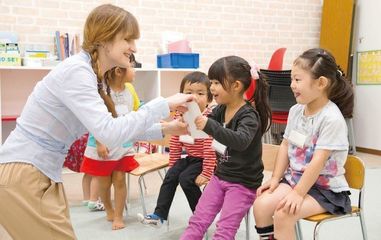 BE studio 小学校低学年クラスで身につく4技能!料金や特長は?