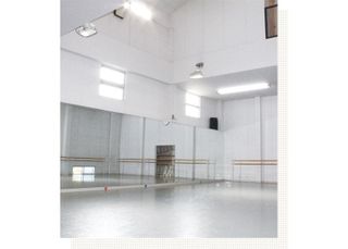 テアトル・ド・バレエカンパニー＆アカデミー 教室 0