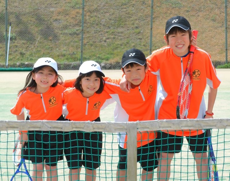 テニススクールプリマステラの内容や料金は 多彩な課外活動も魅力 子供の習い事の体験申込はコドモブースター
