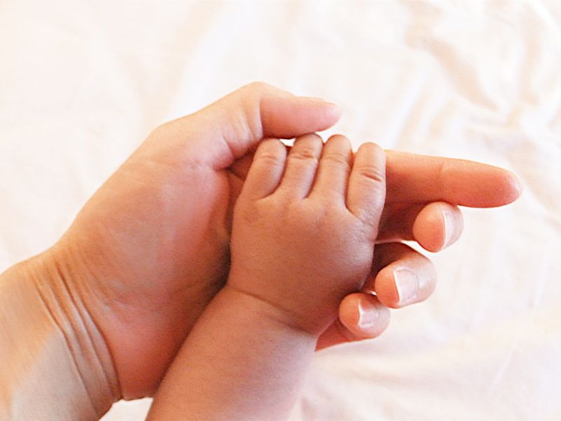 赤ちゃんのベビーサインいつから始める?やり方や教え方は?