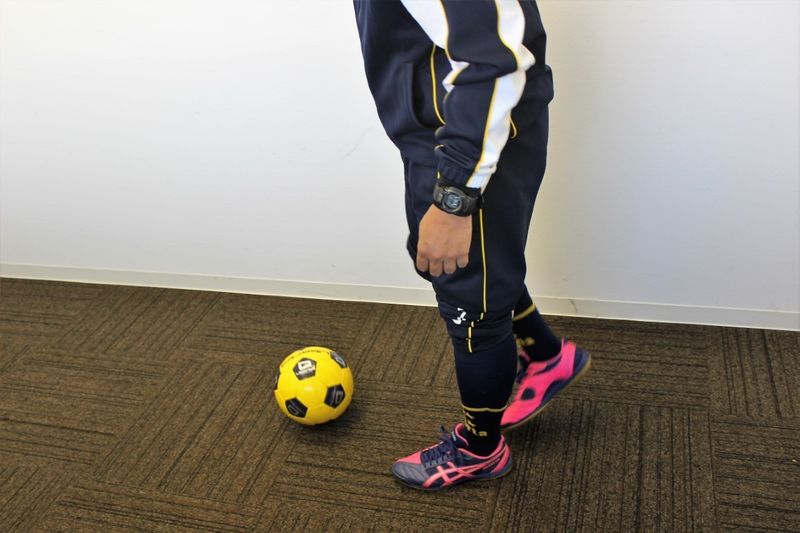 2)1歩進んで、また蹴る(1に戻る)