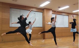 モダンバレエスタジオSmile Bouquet 教室 1