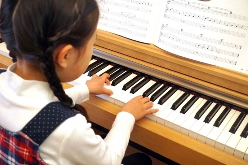 子どもがピアノを習うメリットとは？効果的な開始時期と注意点も！