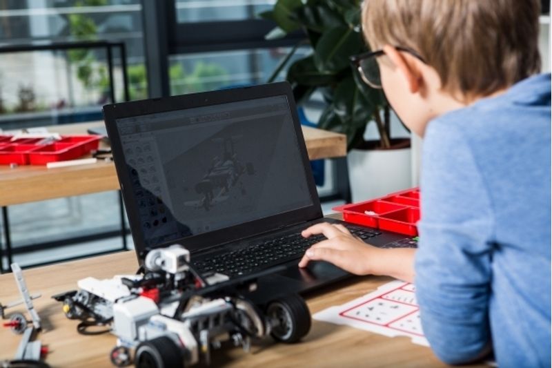 表参道駅から通える子供プログラミング教室4選。 少人数制の丁寧な指導!