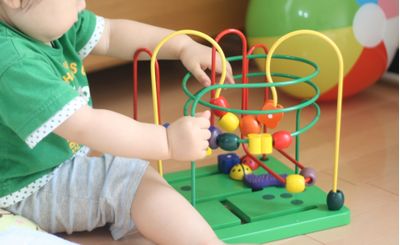 2歳から遊べる、楽しく学べる知育玩具