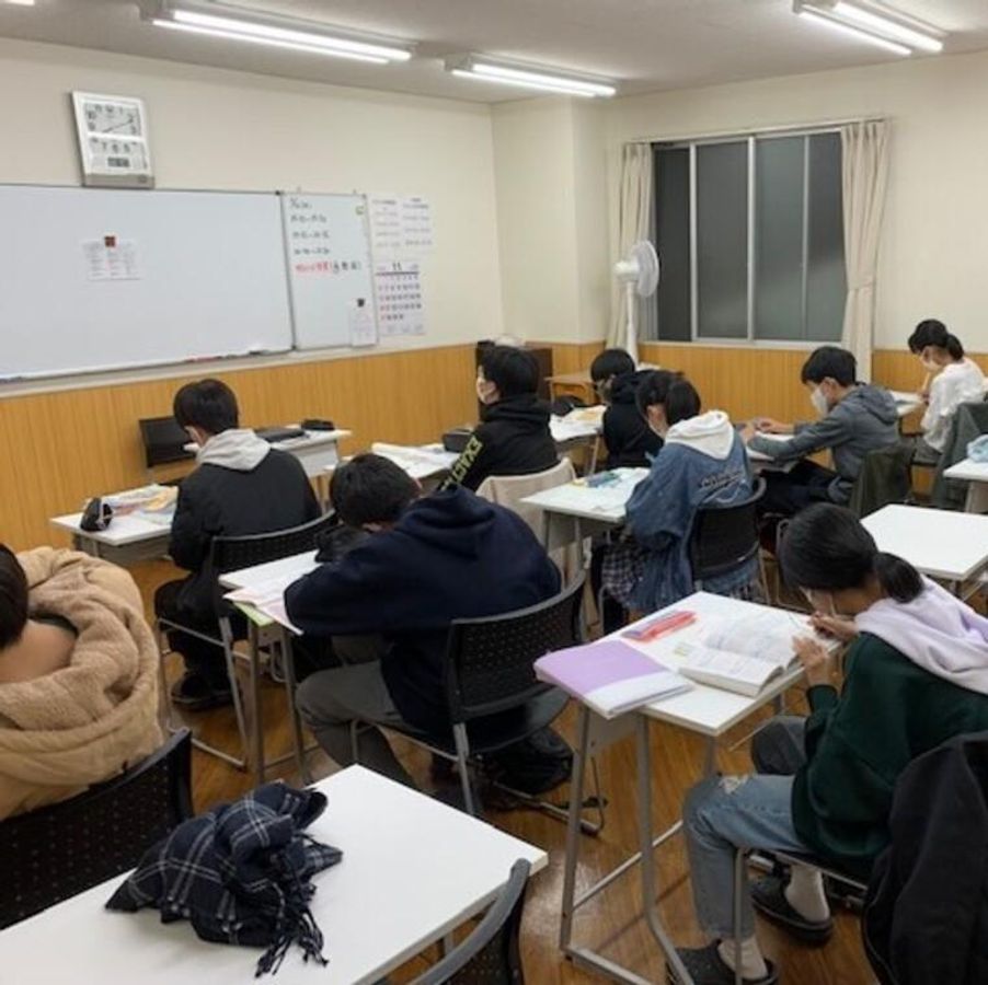 進学塾アクシア 教室 2