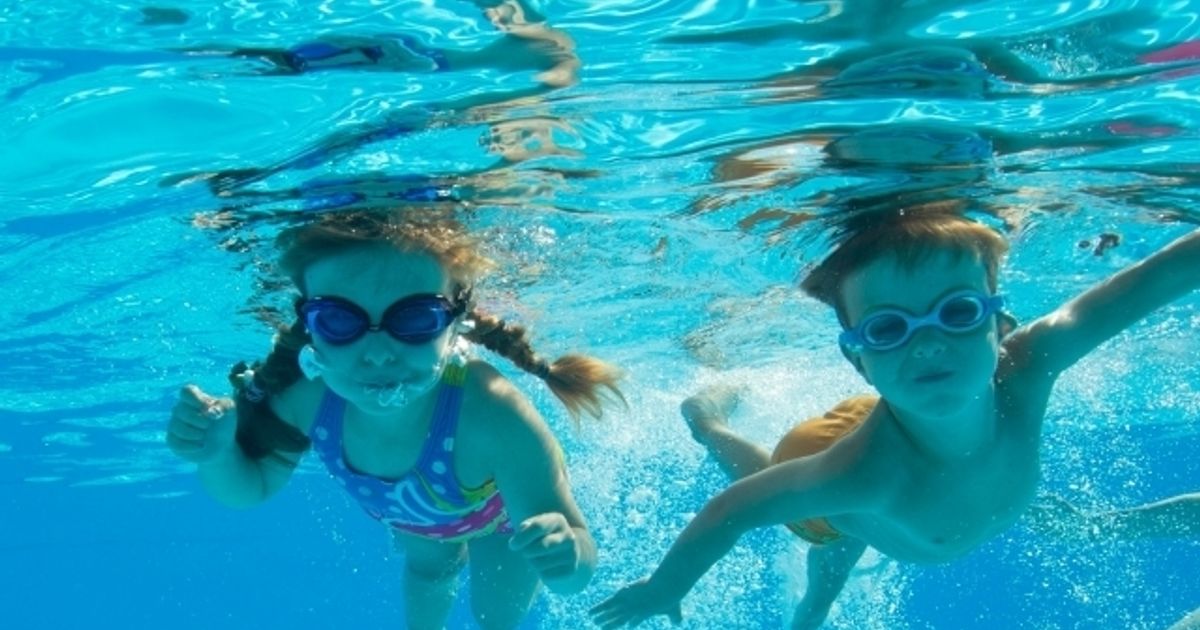 子どもがスイミングを始めたら 素敵ゴーグルをプレゼントしよう 子供の習い事の体験申込はコドモブースター