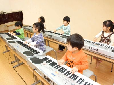 カワイ音楽教室 リトミックコース 姫路ピアノセンターの３歳のためのピコルわーるど
